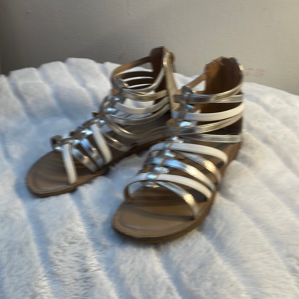 Tucker & Tate Marissa Gladiator Strapped Sandals (Girls) White and Gold. Size 2M